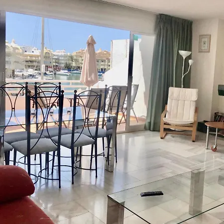 En Puerto Marina B32 *
